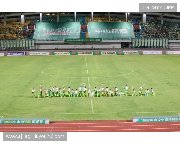 三一二四足球比赛激情上演展现团队拼搏精神掀起绿茵场热潮